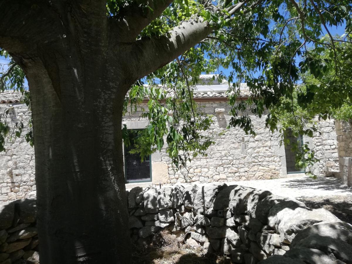 Agriturismo Fondo Paliemmu โมดิกา ภายนอก รูปภาพ
